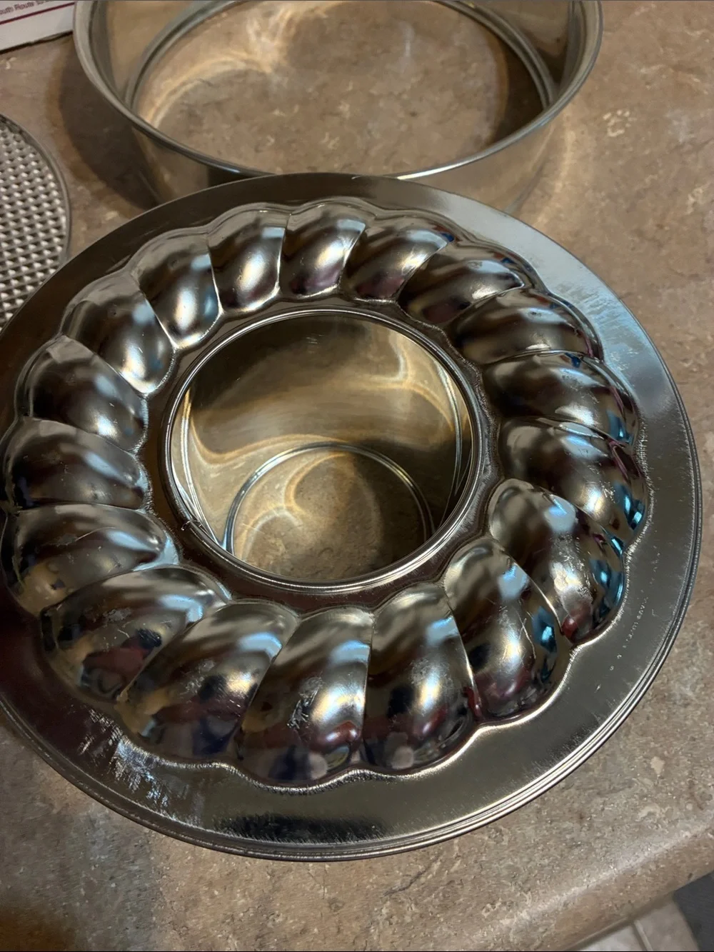 The Pampered Chef Silver Springform Pan Set with Heart Mold